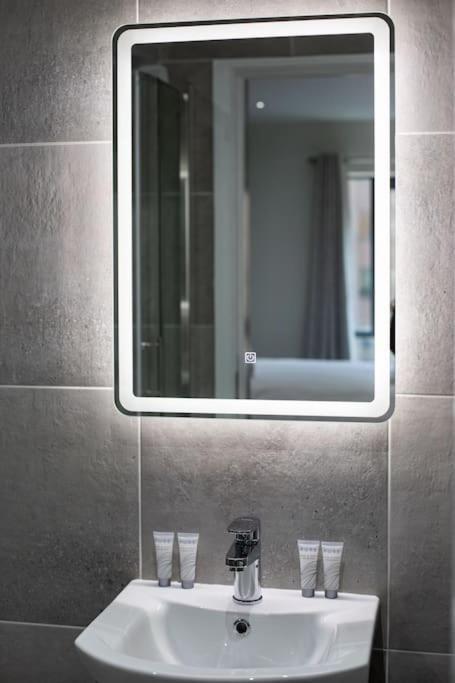 Luxury, Sleeps 6, City Centre 贝尔法斯特 外观 照片